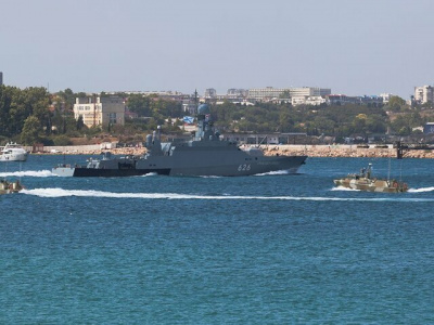 Унесенные ветром: в Крыму ищут лодку с военными, оказавшимися в море