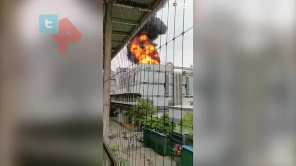 Сгорело здание в китае. Башня в китае горит. Пожар в шымкенте вчера. Пожар в лифтовой шахте. Завод эпл по производству корпусов сгорел.