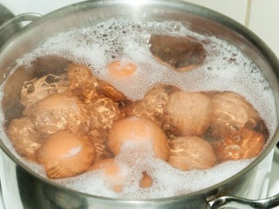 Не выливайте воду после варки яиц - этот секрет удивит многих