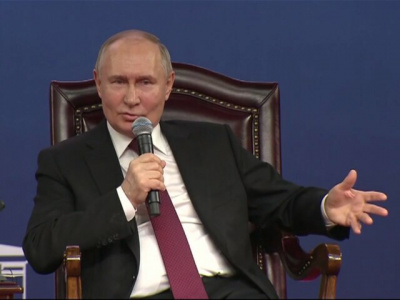 Путин пошутил, что он "не интернет"