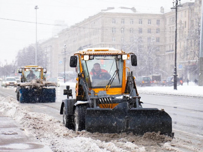 В Петербурге из-за циклона убирать улицы вышли 8,6 тысяч дворников